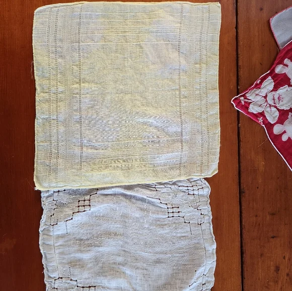 Vintage Hankies - Picture 4 of 7
